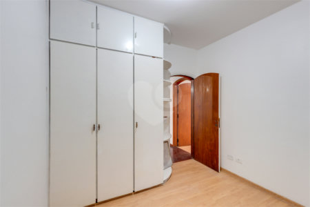 Sobrado à venda com 4 quartos, sendo 2 suítes, em Brooklin, São Paulo, SP