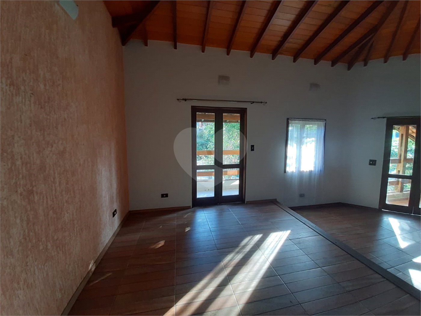 Casa à venda com 5 quartos, sendo 1 suíte, no condomínio Alpes de Mairiporã, Mairiporã - SP