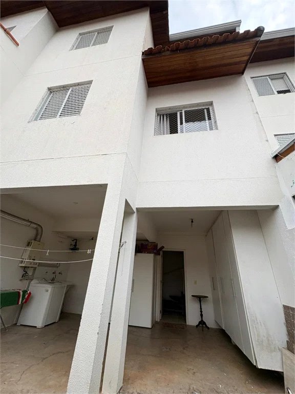 Casa à venda com 3 quartos, sendo 1 suíte, no condomínio New Village, Cotia - SP