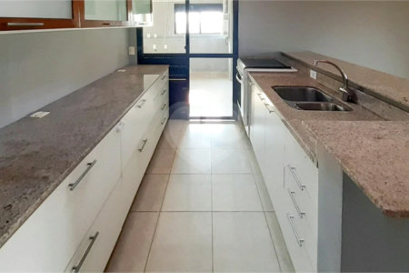 Apartamento para alugar com 3 quartos, sendo 1 suíte, em Alto da Boa Vista, São Paulo, SP