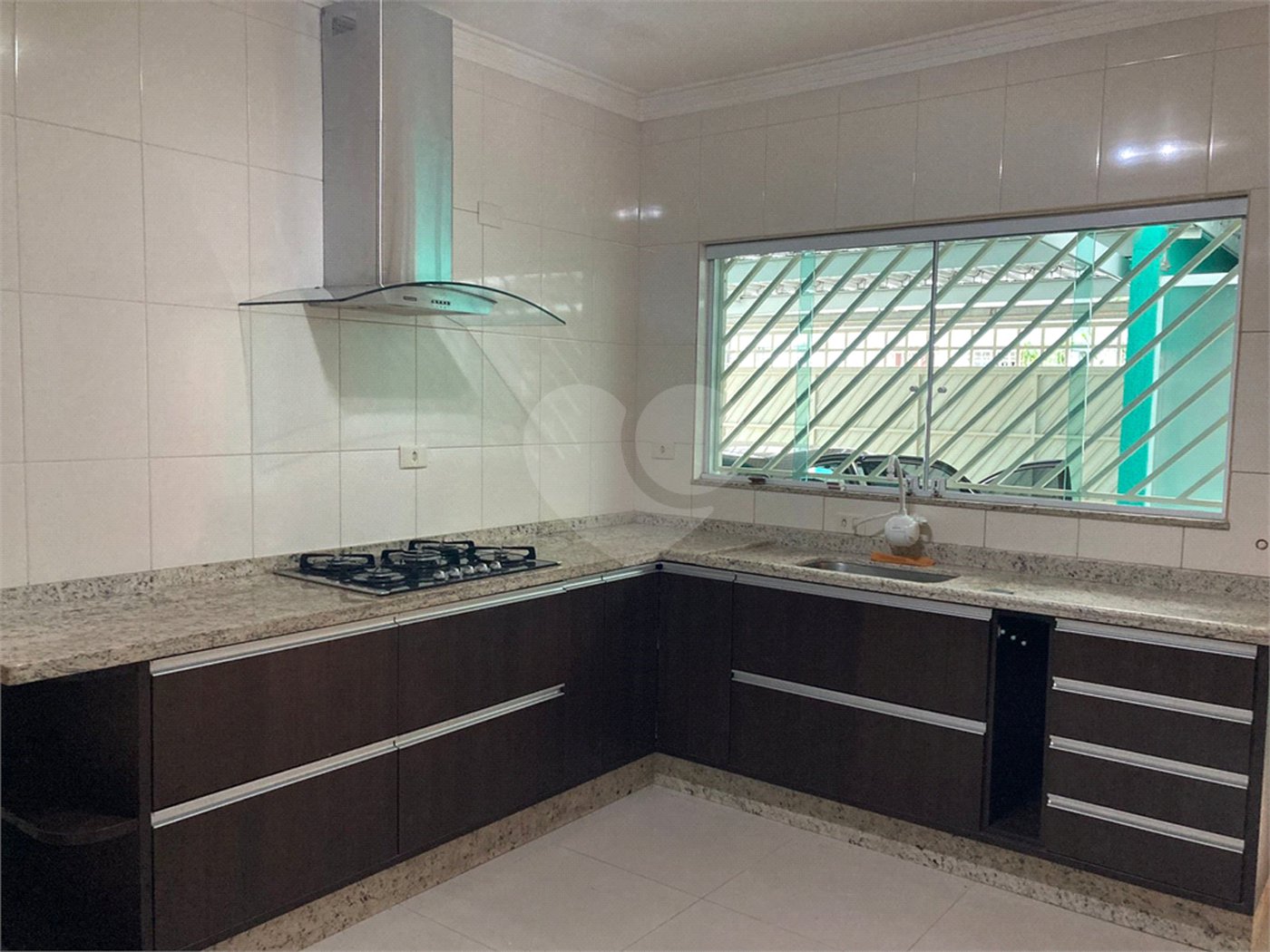 Sobrado à venda com 3 quartos, sendo 1 suíte, em Vila Constança, São Paulo, SP