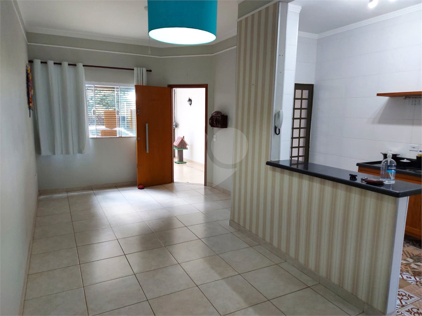 Casa Térrea com 2 dormitórios, sendo 1 suíte.