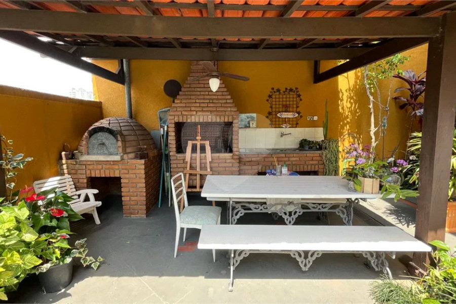 Casa à venda com 4 quartos, sendo 2 suítes, em Morumbi, São Paulo, SP