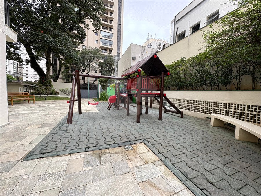 Apartamento à venda com 4 quartos, sendo 1 suíte, em Moema, São Paulo, SP