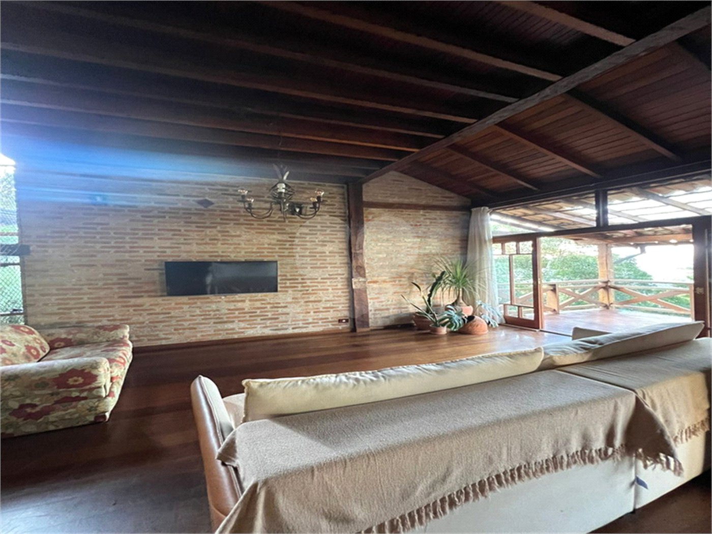 Casa à venda com 3 quartos, sendo 1 suíte,  no condomínio Alpes da Cantareira, Mairiporã - SP
