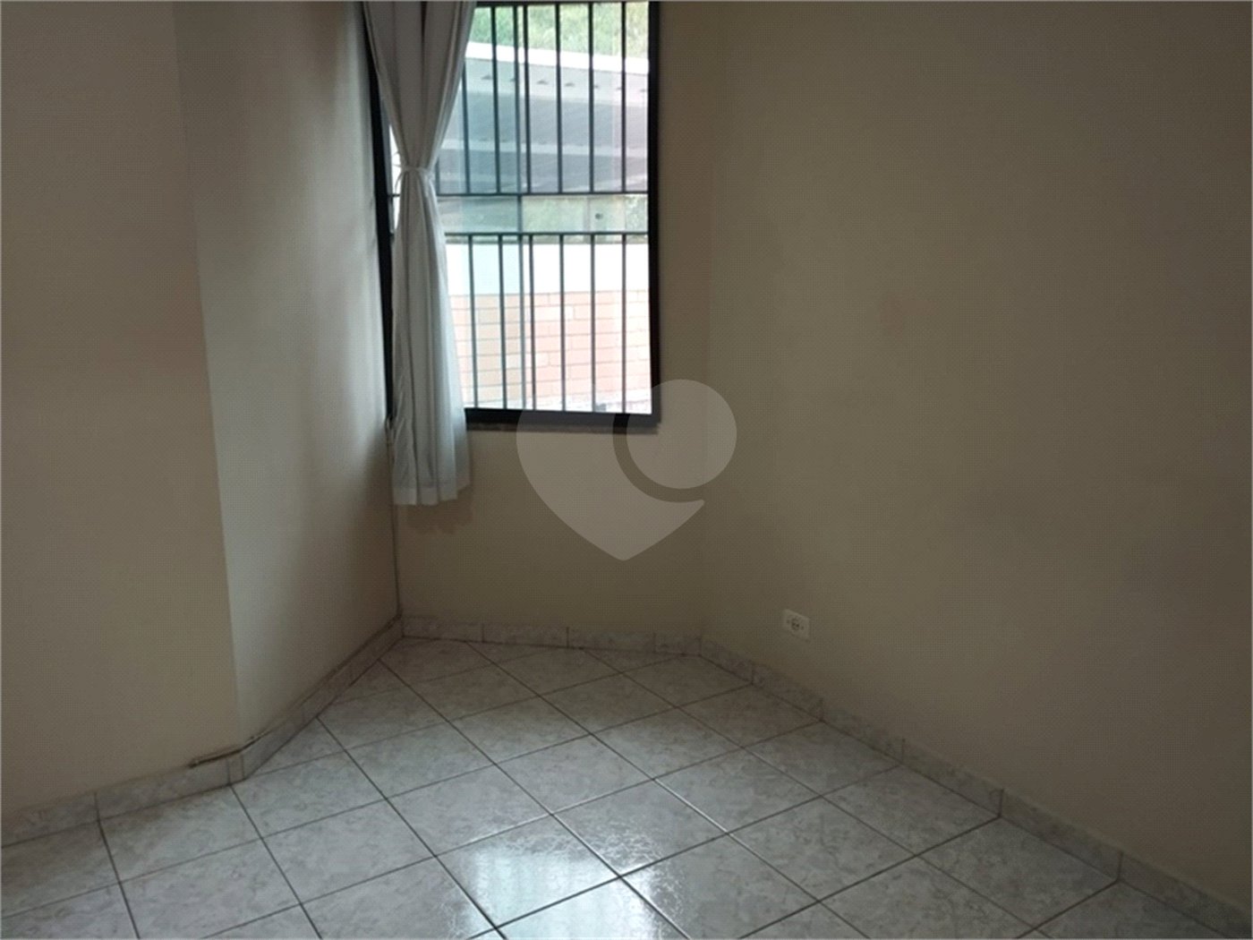Casa à venda com 3 quartos, sendo 1 suíte, no condomínio Residencial Jardim das Palmas, São Paulo - SP