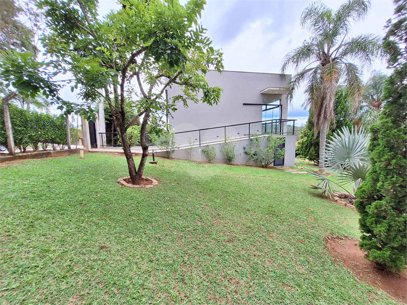 Casa à venda com 7 quartos, sendo 3 suítes, no condomínio Chacaras do Lago, Vinhedo - SP