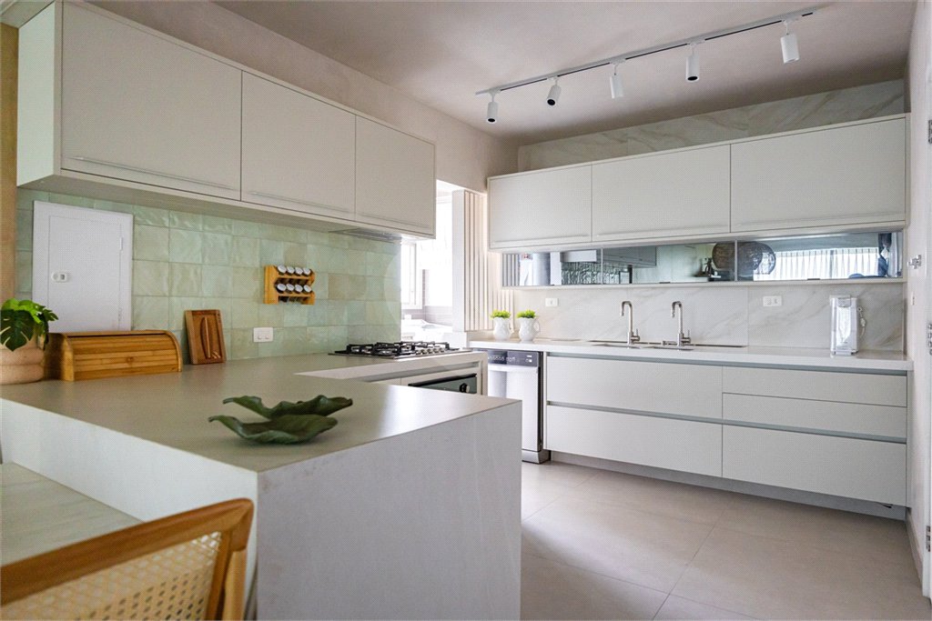Apartamento à venda com 3 quartos, sendo 1 suíte, em Pitangueiras, Guarujá, SP
