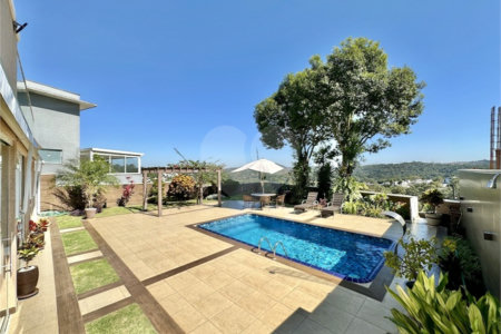 Casa à venda com 3 suítes no condomínio Golf Village, Carapicuíba - SP