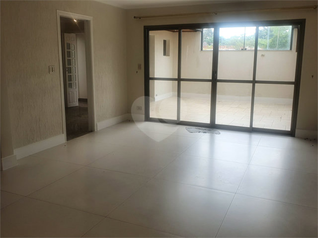 Casa à venda com 4 quartos, sendo 2 suítes,  no condomínio Lake Louise, São Paulo - SP