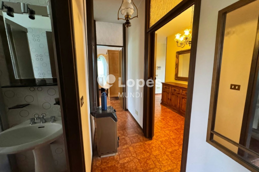 Casa multifamiliar à venda em Verona, Itália – 3 unidades e 12.000 m²