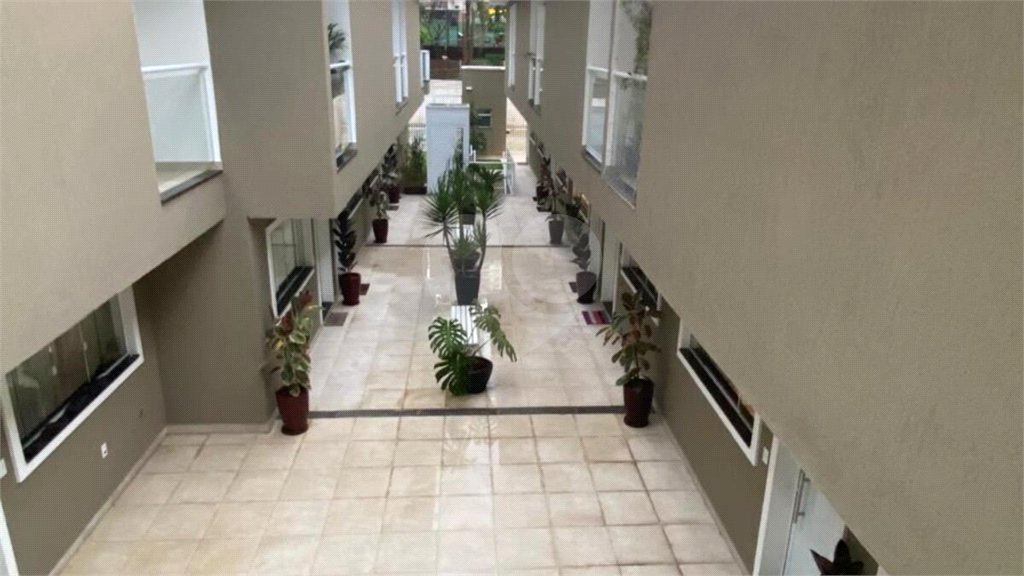 Casa à venda com 3 quartos, sendo 1 suíte, no condomínio Garden Village, São Paulo - SP
