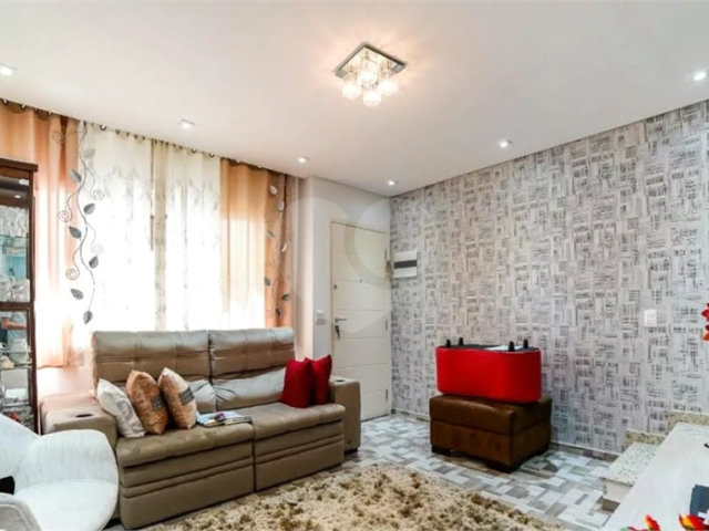 Casa à venda com 2 suítes no condomínio Lauro Korte, São Paulo - SP