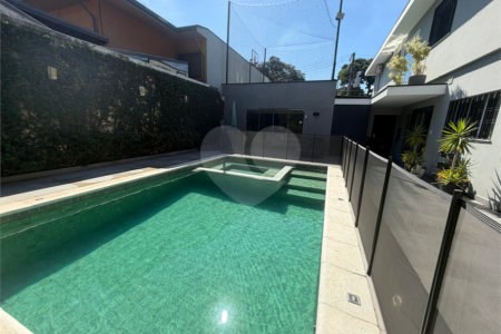 Sobrado à venda com 4 quartos, sendo 3 suítes, em Jardim Prudência, São Paulo, SP