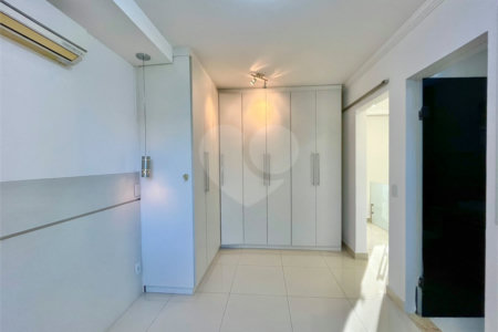 Casa à venda com 3 quartos, sendo 1 suíte, no condomínio Residencial Villa Flora, Votorantim - SP