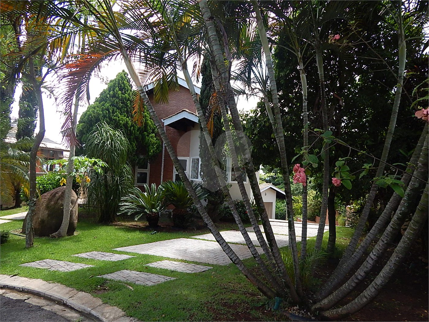 Casa à venda com 3 quartos, sendo 1 suíte, no condomínio Alpes de Vinhedo, Vinhedo - SP