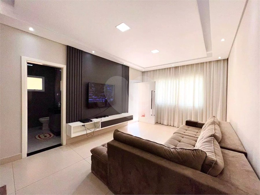 Sobrado à venda com 3 quartos, sendo 1 suíte,  em Residencial Jardim Nathália, Sorocaba, SP