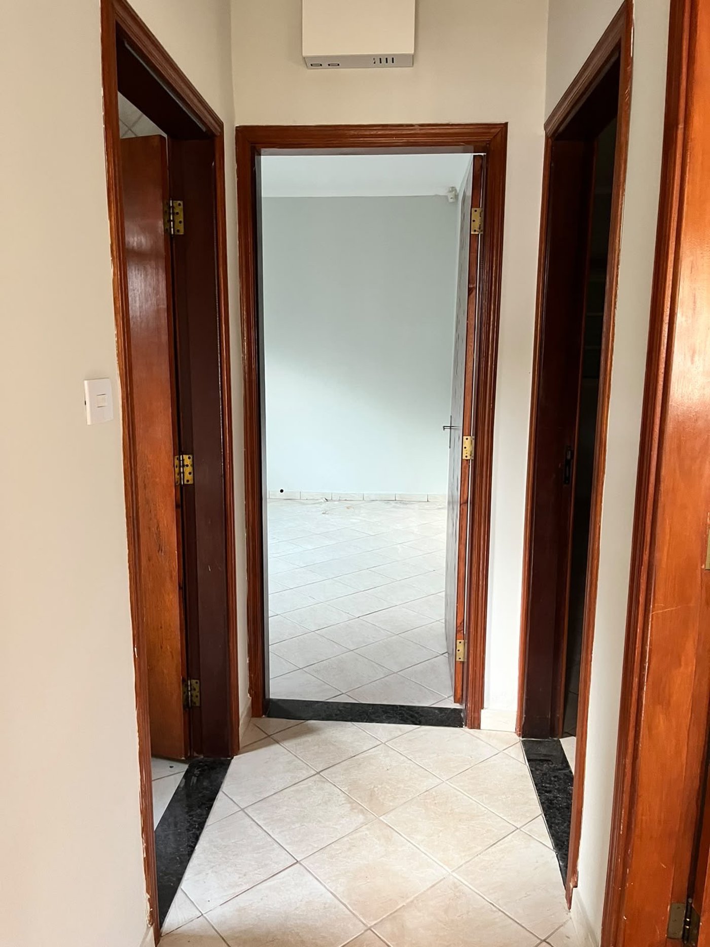 Casa para alugar com 4 quartos, sendo 2 suítes, no Centro, Três Lagoas, MS