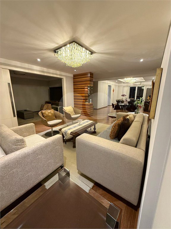 Casa à venda com 4 suítes no condomínio East Village, São Paulo - SP