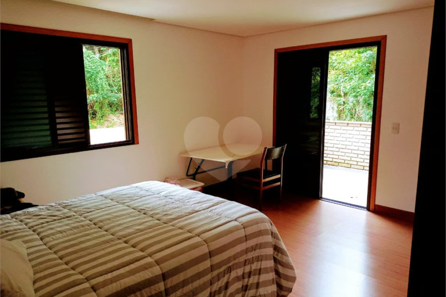 Casa à venda ou para alugar com 5 quartos, sendo 4 suítes, no condomínio Associação Reserva das Hortênsias, Mairiporã - SP