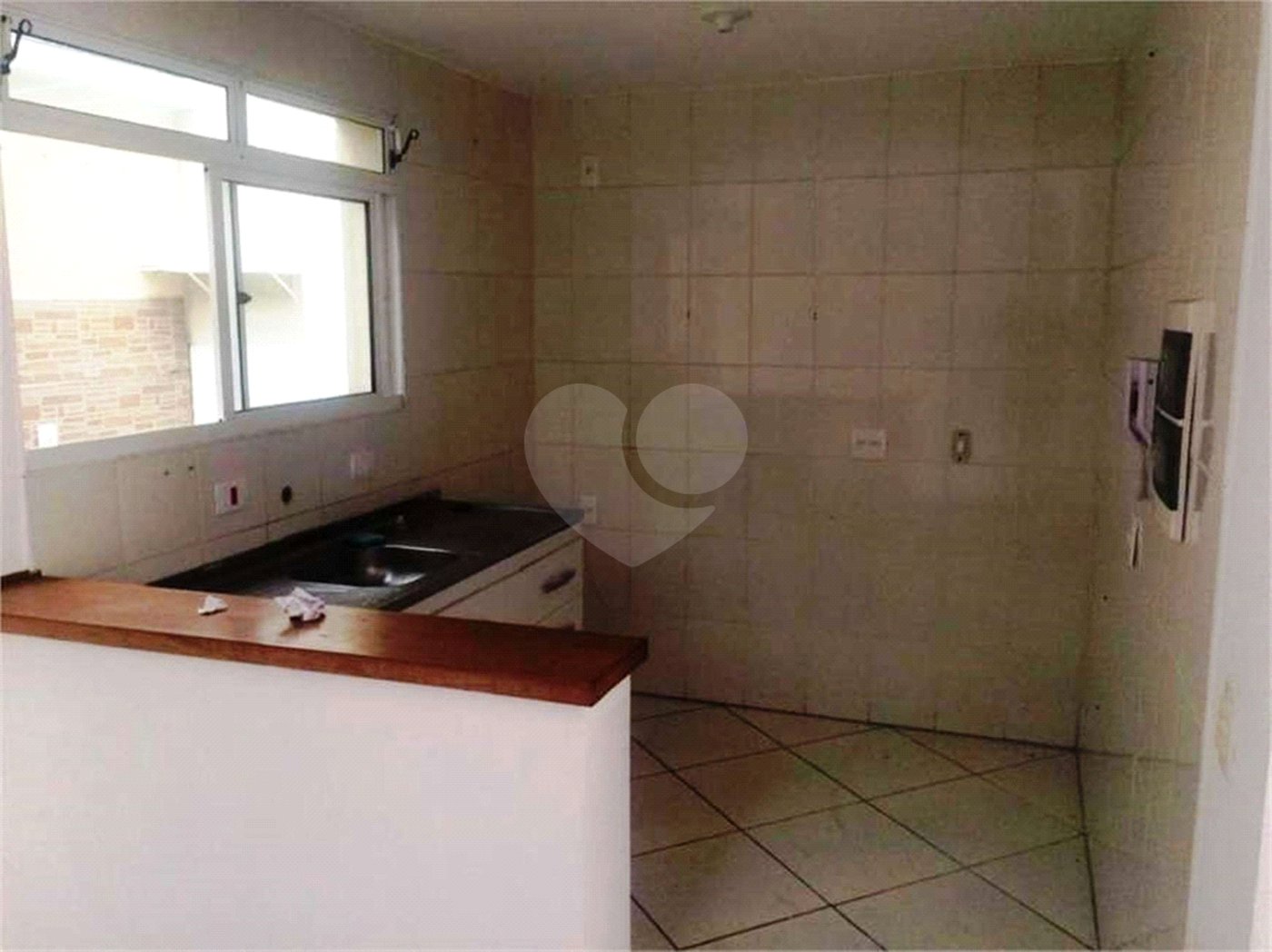 Casa à venda com 3 quartos, sendo 1 suíte, no condomínio Vila das Macieiras, São Paulo - SP