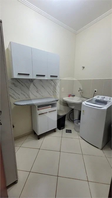 Casa Exclusiva com Pé-Direito Alto e Área Gourmet no Jardim Paraíso