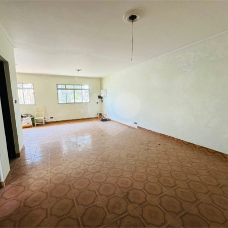 Casa à venda com 4 quartos, sendo 2 suítes,  em Vila Galvão, Guarulhos, SP