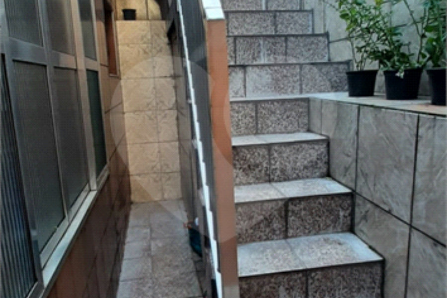 Sobrado à venda com 3 quartos em Jardim Guairaca, São Paulo, SP