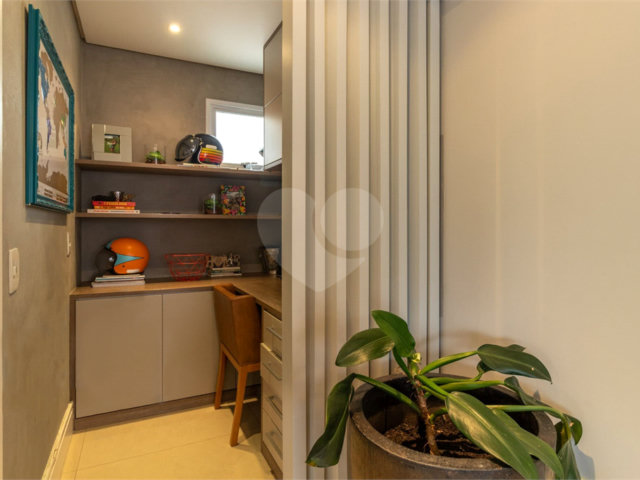 Apartamento à venda com 3 quartos, sendo 1 suíte,  em Campo Belo, São Paulo, SP