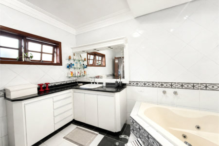 Casa à venda com 5 suítes no condomínio Parque Village Castelo, Itu - SP