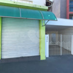 Casa térrea e salão comercial a venda no Jardim Bandeirantes.
