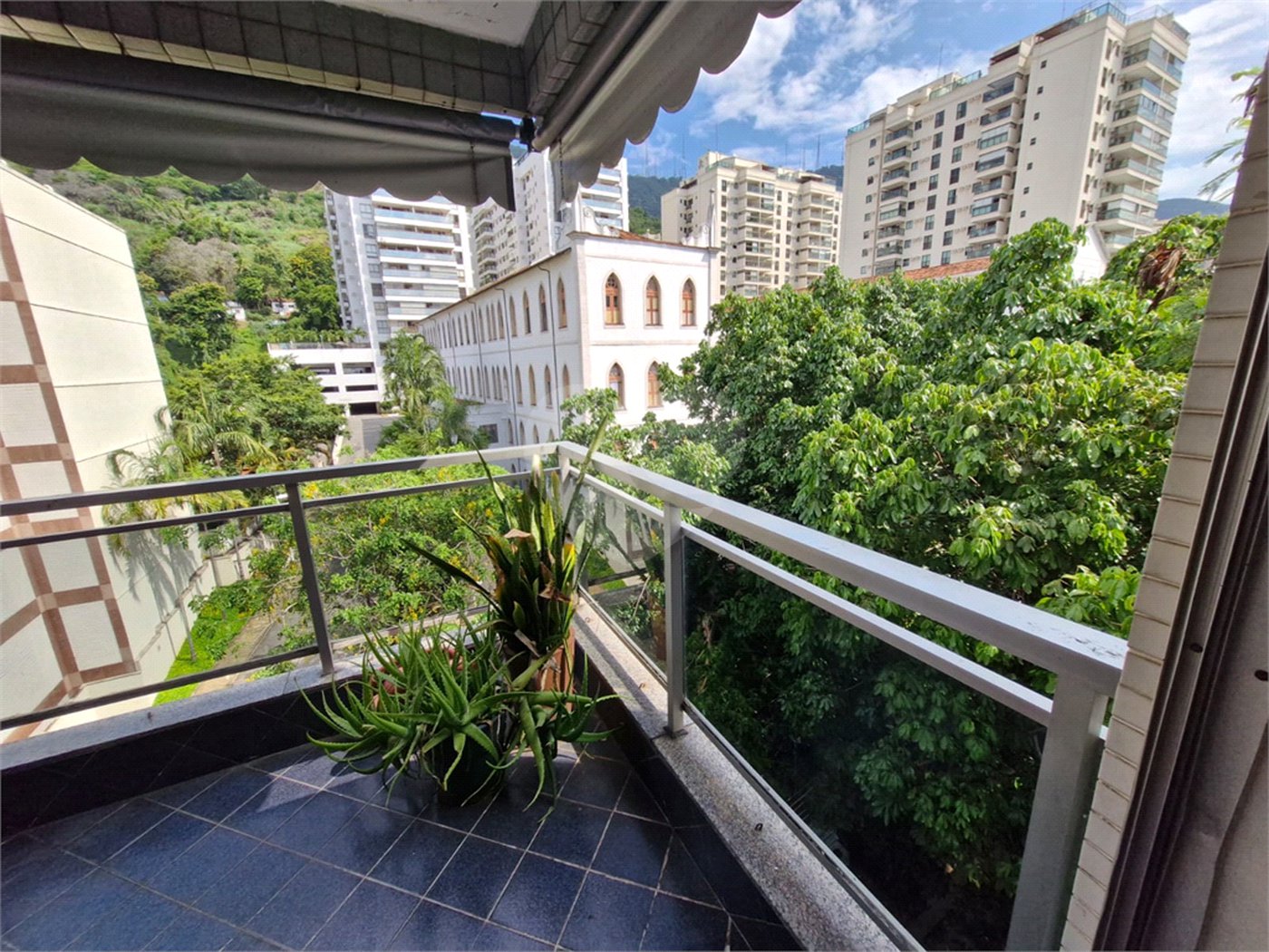 Apartamento à venda com 4 quartos, sendo 1 suíte, em Tijuca, Rio de Janeiro, RJ