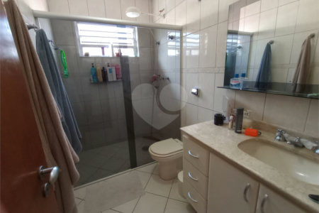 Sobrado à venda com 4 quartos, sendo 1 suíte,  em Jardim Prudência, São Paulo, SP