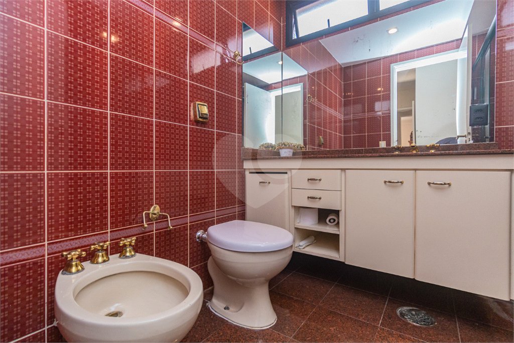 Apartamento à venda com 3 quartos, sendo 1 suíte, em Moema, São Paulo, SP