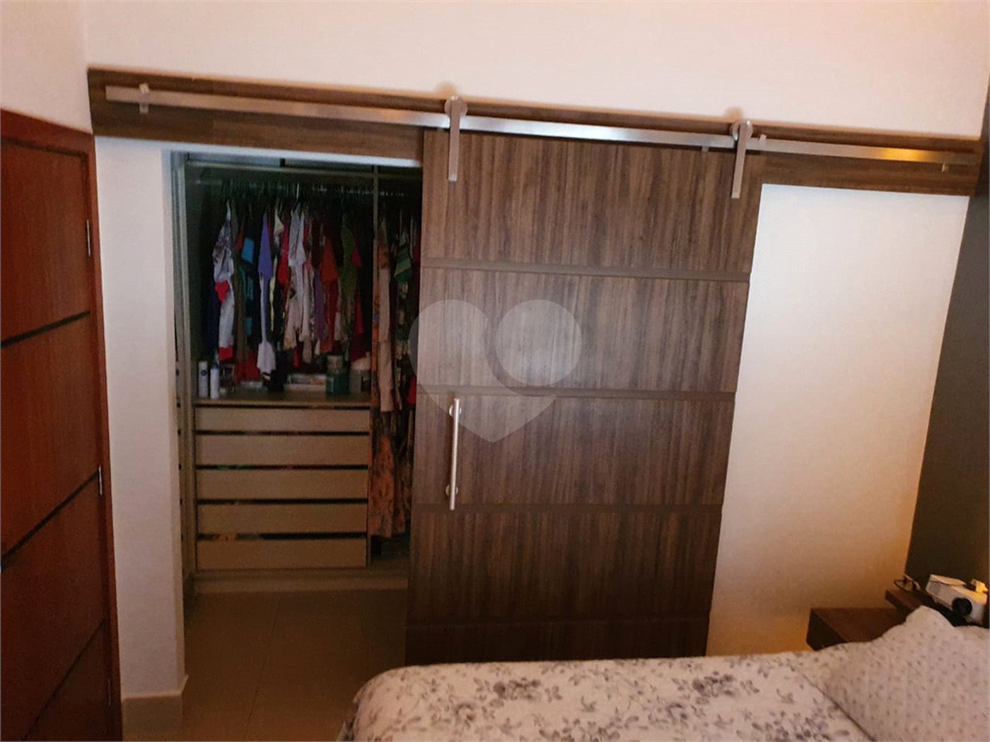 Casa à venda com 3 quartos, sendo 1 suíte, no condomínio Horto Florestal Iii, Sorocaba - SP