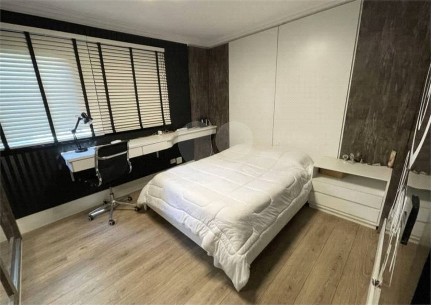 Apartamento LINDO reformado 4 dormitórios, sendo 2 suítes 1 mster, closet varandas integradas.
