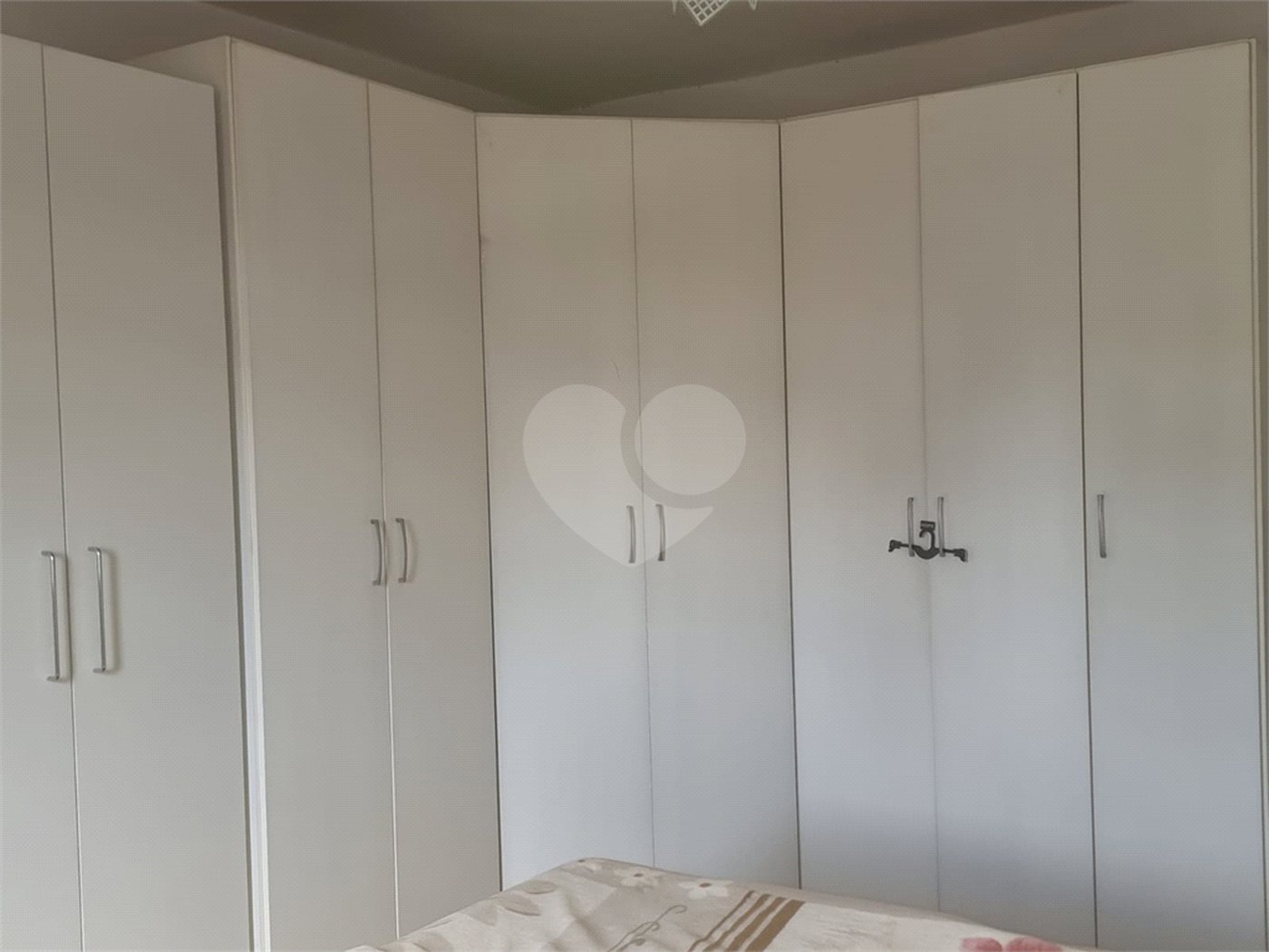 Sobrado à venda ou para alugar com 3 quartos, sendo 2 suítes,  em Ferreira, São Paulo, SP