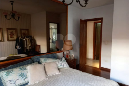 Casa à venda com 5 quartos, sendo 4 suítes, em Jardim São Bento, São Paulo, SP