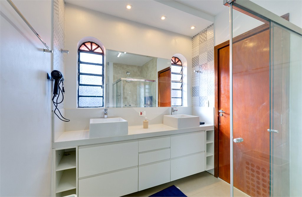 Casa Térrea à venda com 5 quartos, sendo 2 suítes, em Alto da Boa Vista, São Paulo, SP