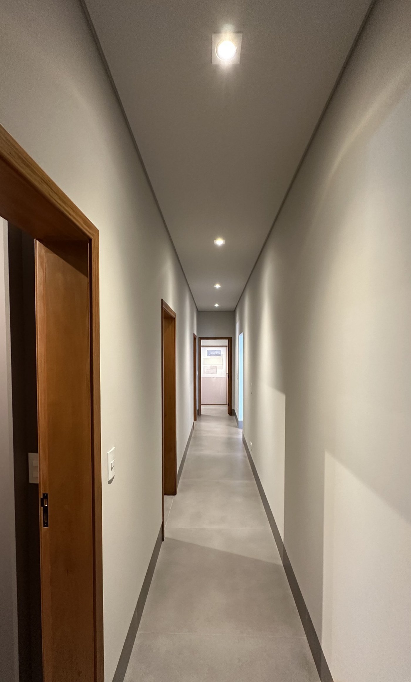 Casa à venda com 4 quartos, sendo 2 suítes,  no condomínio Damha IV, Presidente Prudente - SP