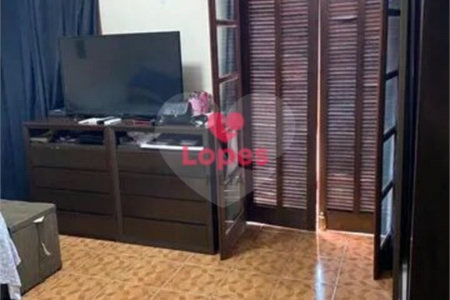 Casa à venda com 3 quartos, sendo 2 suítes, em Conjunto Residencial Trinta e Um de Março, São José dos Campos, SP