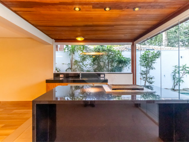 Casa à venda com 4 quartos, sendo 3 suítes,  no condomínio Village Place, São Paulo - SP