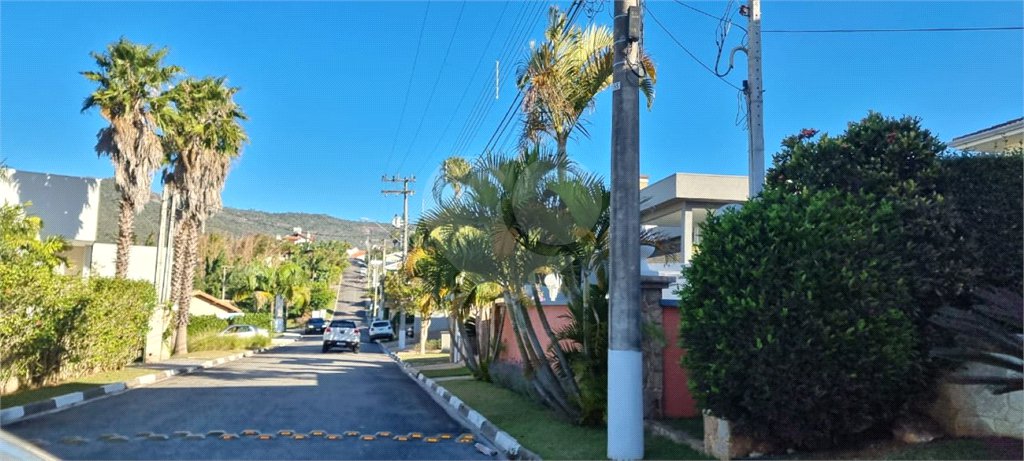 Casa à venda com 4 suítes no condomínio Osato, Atibaia - SP