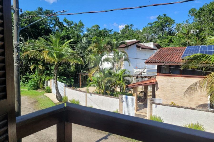 Casa à venda com 7 quartos, sendo 5 suítes, em Guaratuba, Bertioga, SP