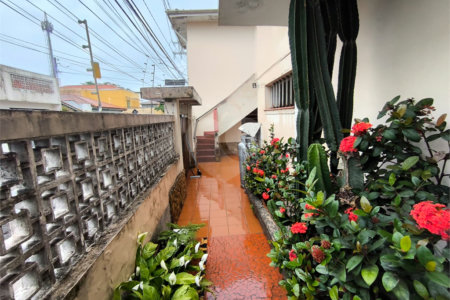 Sobrado à venda com 5 quartos, sendo 1 suíte, em Jardim Trussardi, São Paulo, SP