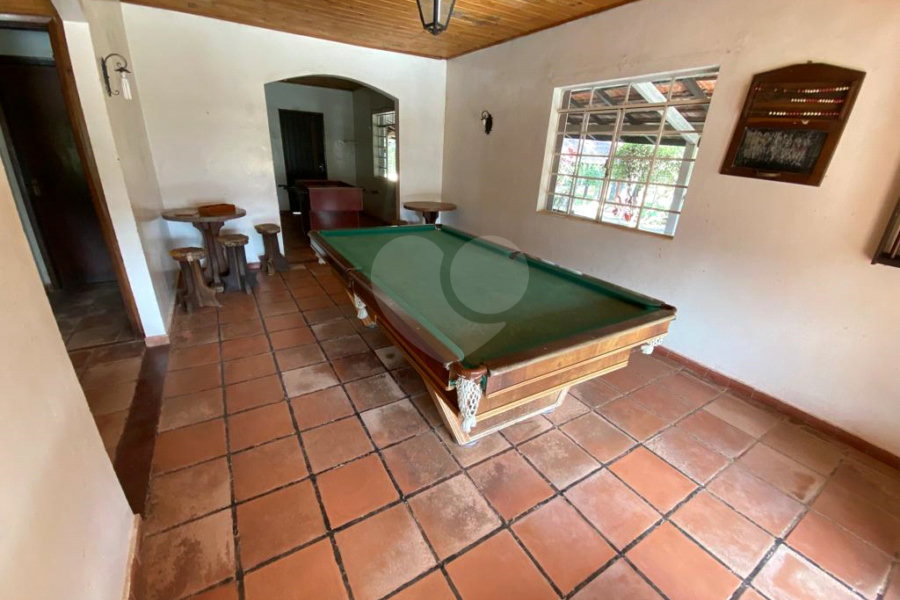 Casa à venda com 5 quartos, sendo 4 suítes, no condomínio Vilarejo Estoril, Mairiporã - SP