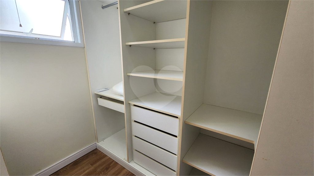 Casa à venda com 5 quartos, sendo 2 suítes, no condomínio Residencial Jardim Primavera, Louveira - SP