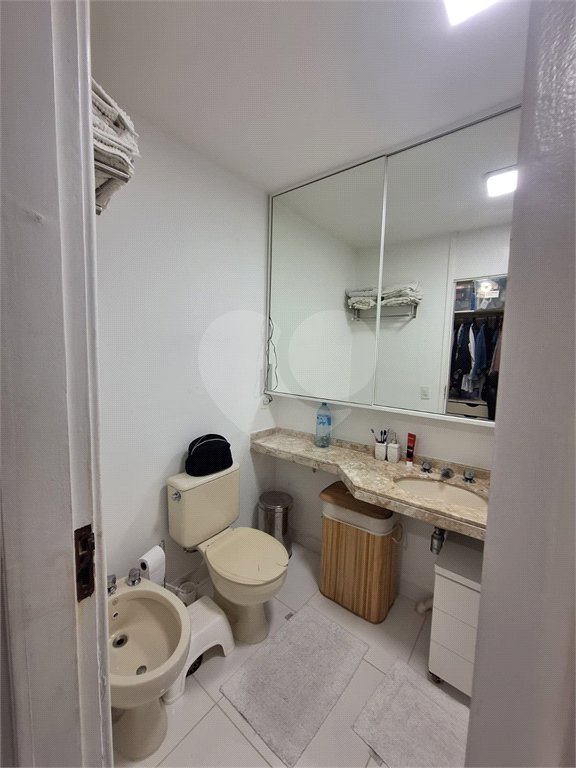 Casa à venda com 5 quartos, sendo 3 suítes,  no condomínio Vila Panamericana, São Paulo - SP