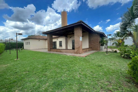 Casa à venda com 3 quartos, sendo 1 suíte, no condomínio Mirante dos Ipes, Salto - SP