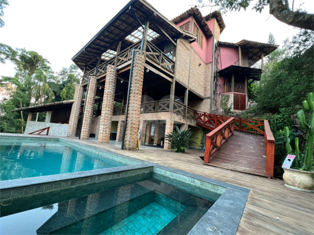 Casa à venda com 3 quartos, sendo 1 suíte,  no condomínio Alpes da Cantareira, Mairiporã - SP